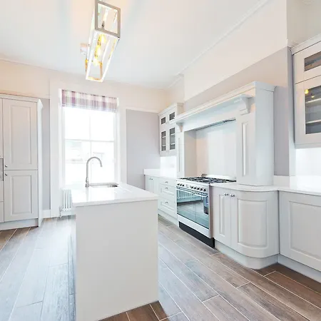 Apartment Finest In The City *