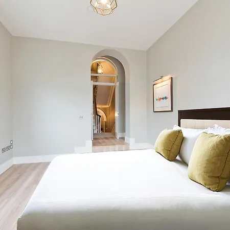 Apartment Finest In The City *