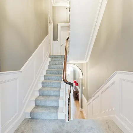 Apartment Finest In The City
